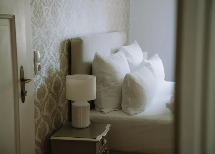 Karolingerhof - Mosel Hotell *