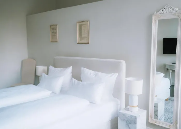 Karolingerhof - Mosel Hotell *